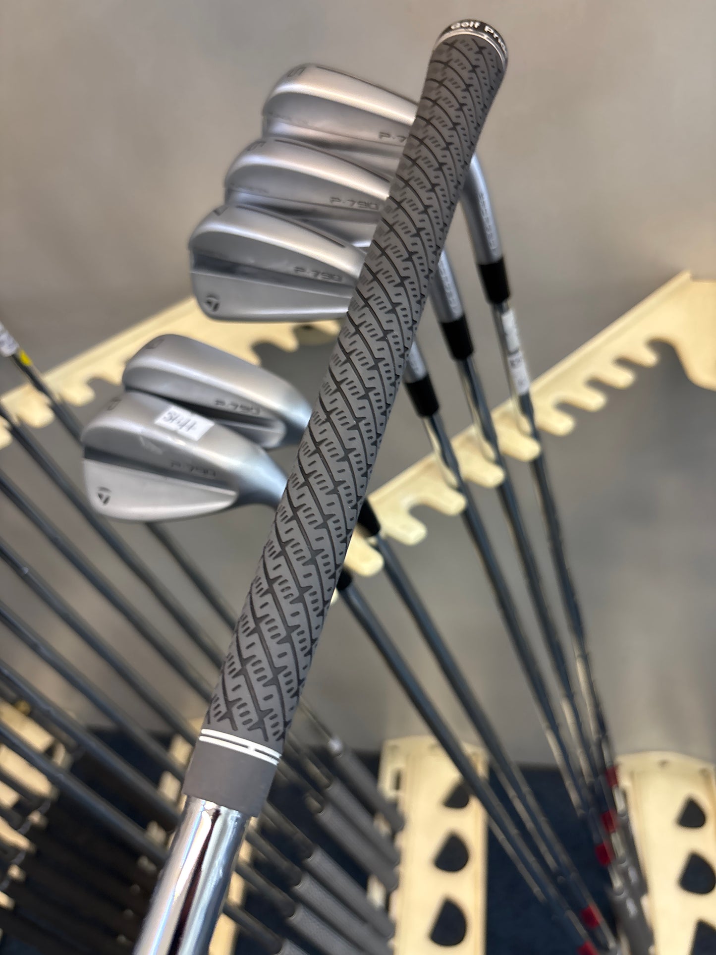 Taylormade P790 Forged (5-PW STIFF FLEX)