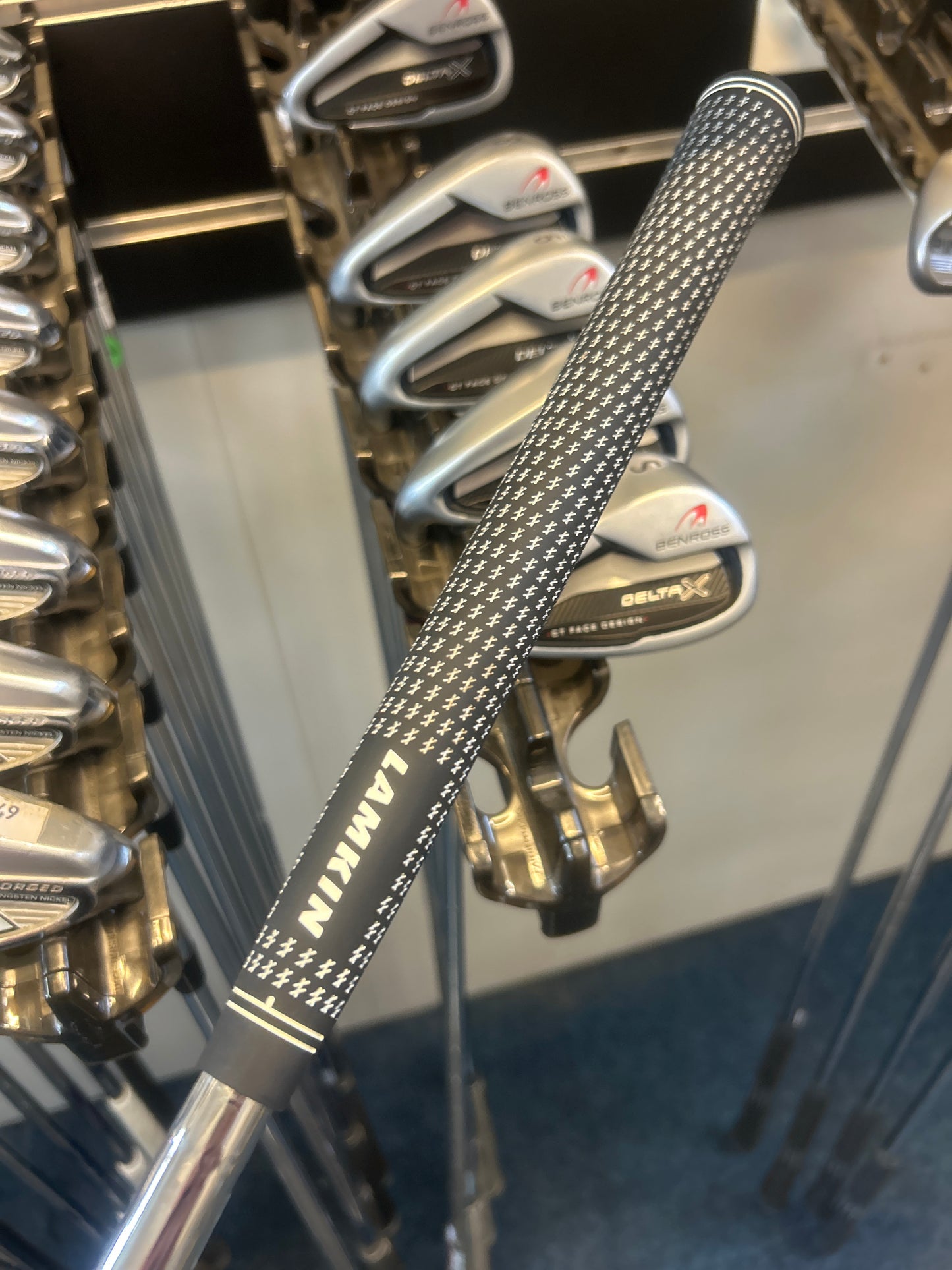 BENROSS DELTA X 239 (REGULAR FLEX) (6-SW) (LEFT HANDED)