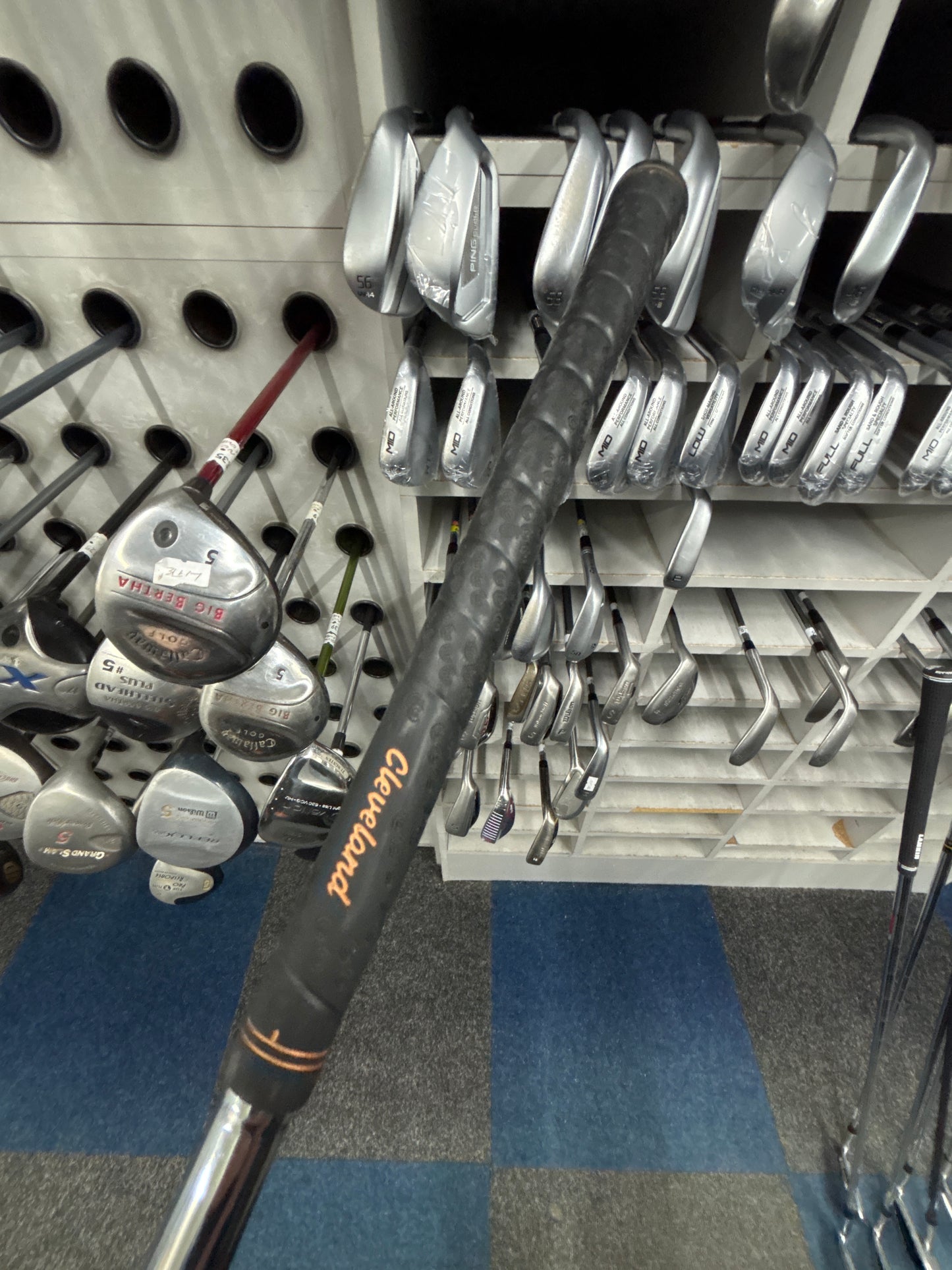 Cleveland Tour Action 6 Iron (Regular Graphite  Flex)