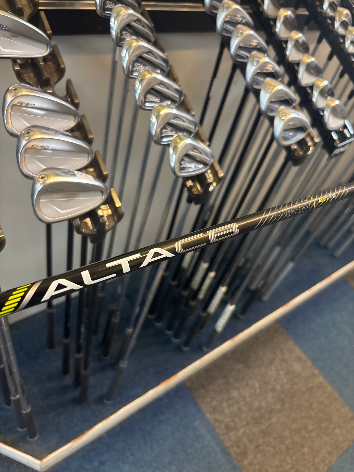 PING I230 (6-PW) (REGULAR GRAPHITE FLEX)