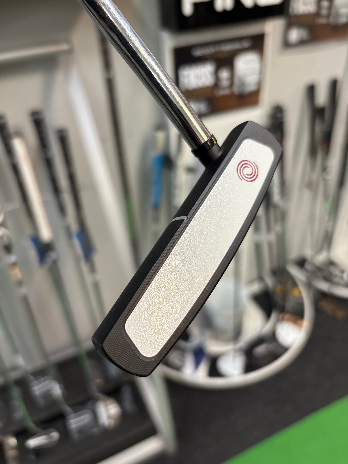 Odyssey White Hot Versa Double Wide (34”)