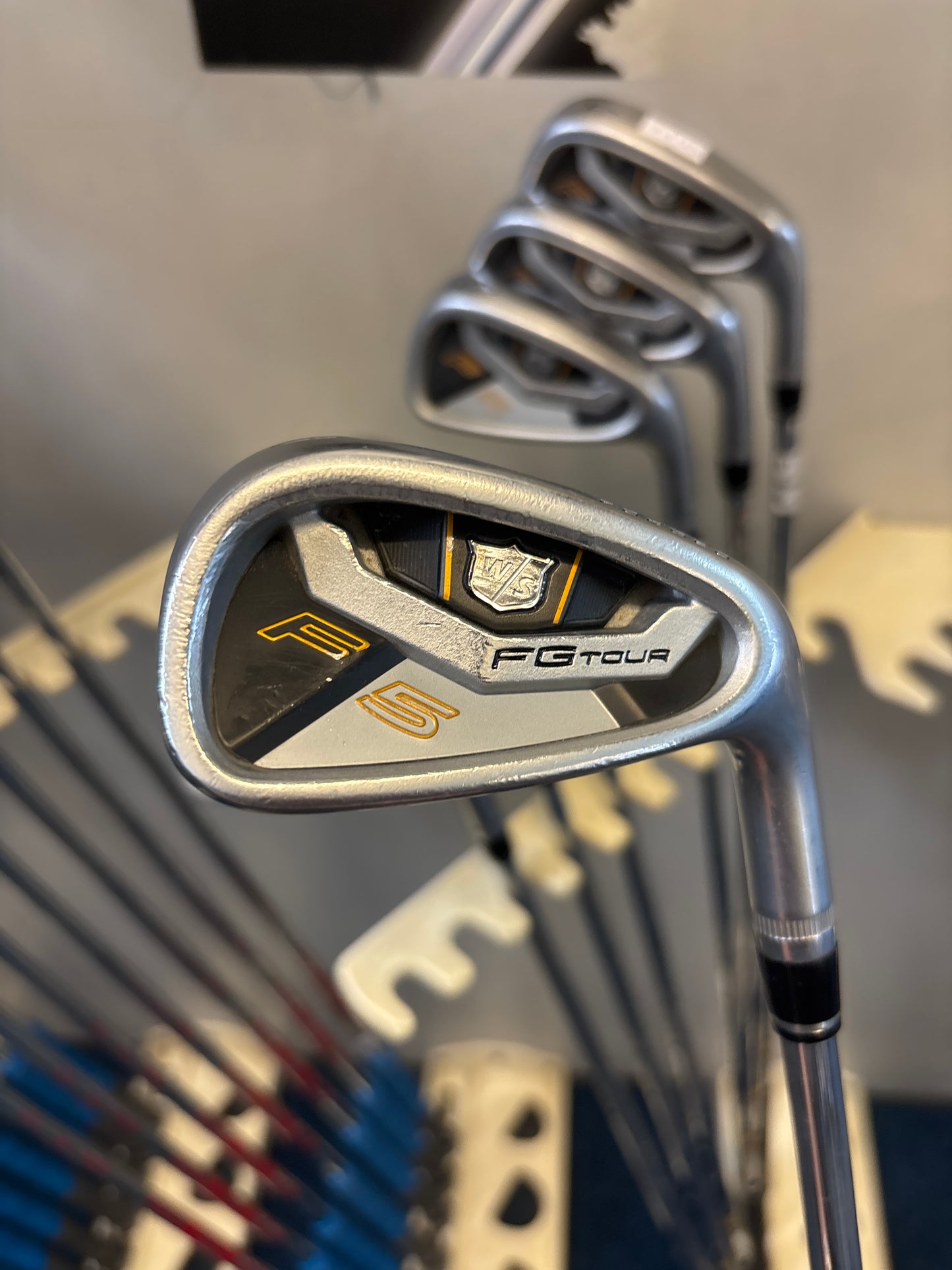 Wilson Staff FG TOUR F5 FORGED (4-PW) (STIFF FLEX)