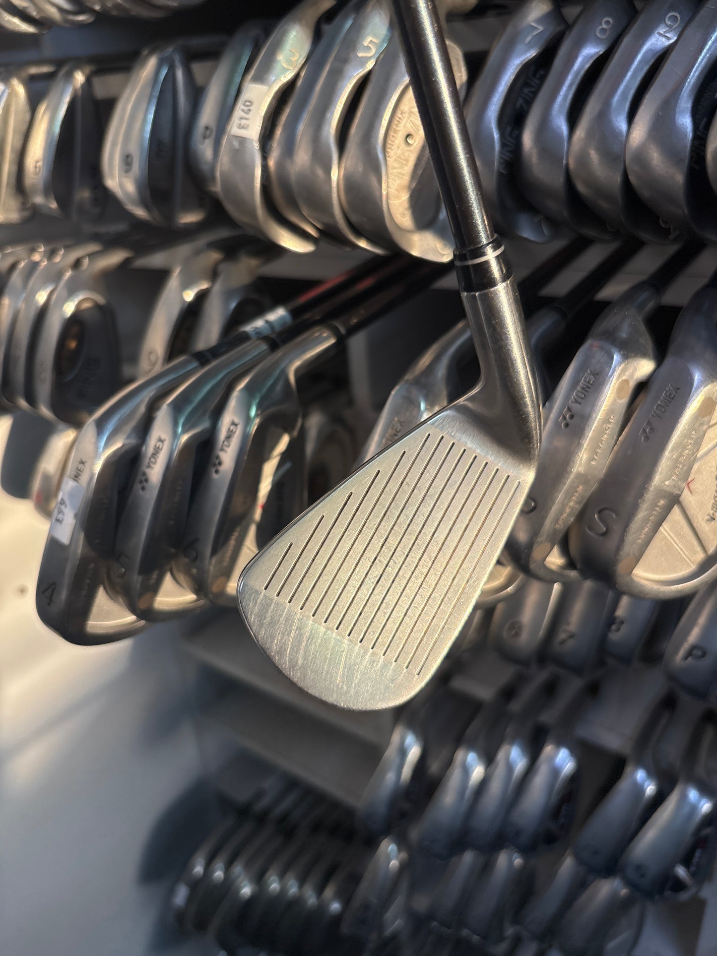 YONEX V-MASS 260 (4-SW REGULAR GRAPHITE FLEX)