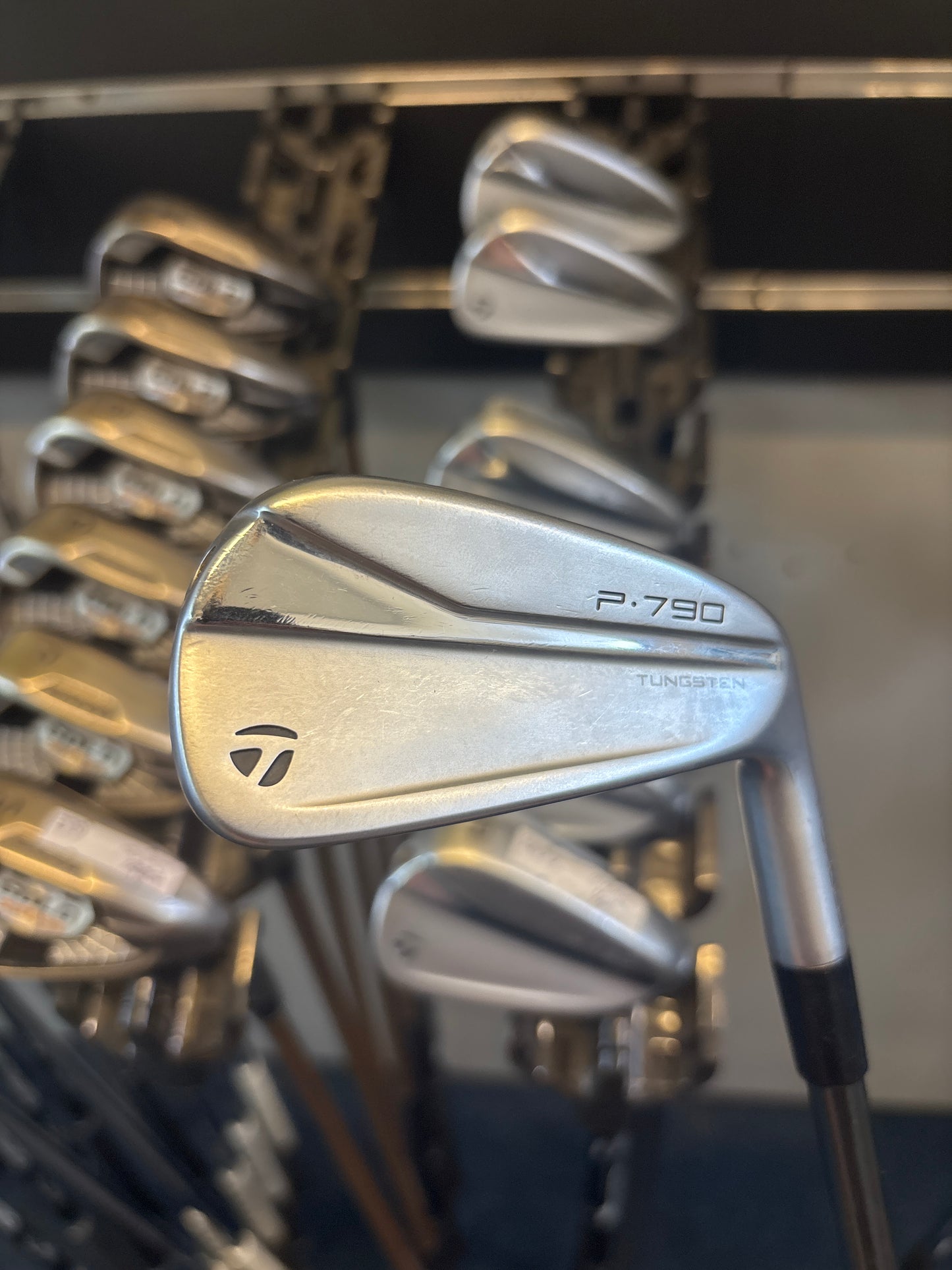 TaylorMade P790 (5–PW+GAP) (REGULAR GRAPHITE FLEX)