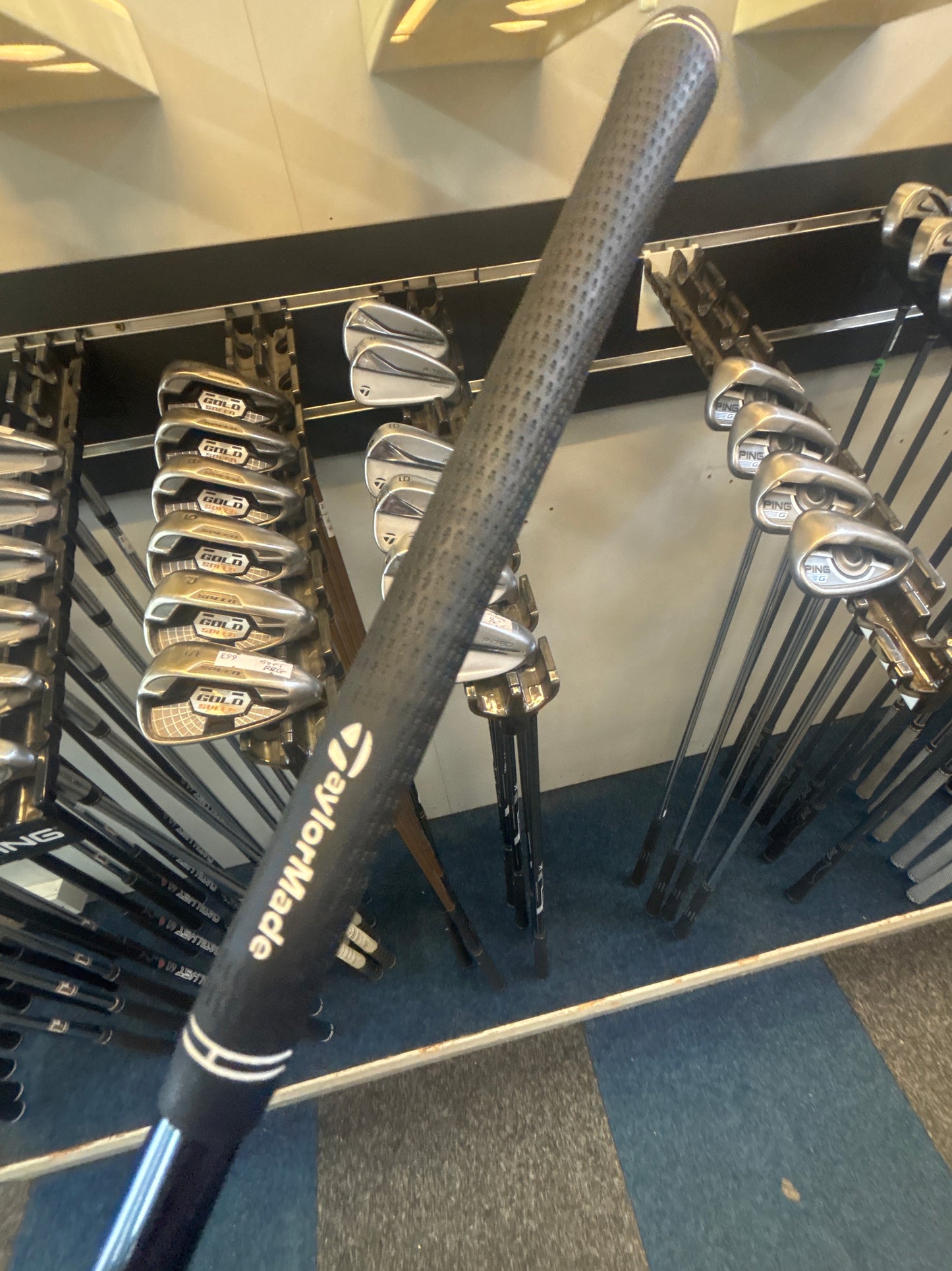 TaylorMade P790 (5–PW+GAP) (REGULAR GRAPHITE FLEX)