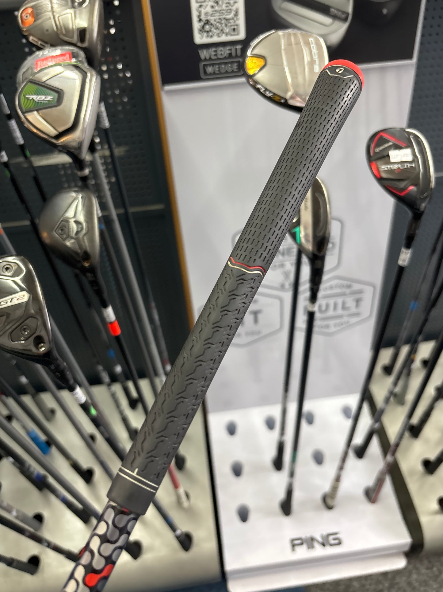 Taylormade M6 4 HYBRID 22 DEGREE (STIFF FLEX)
