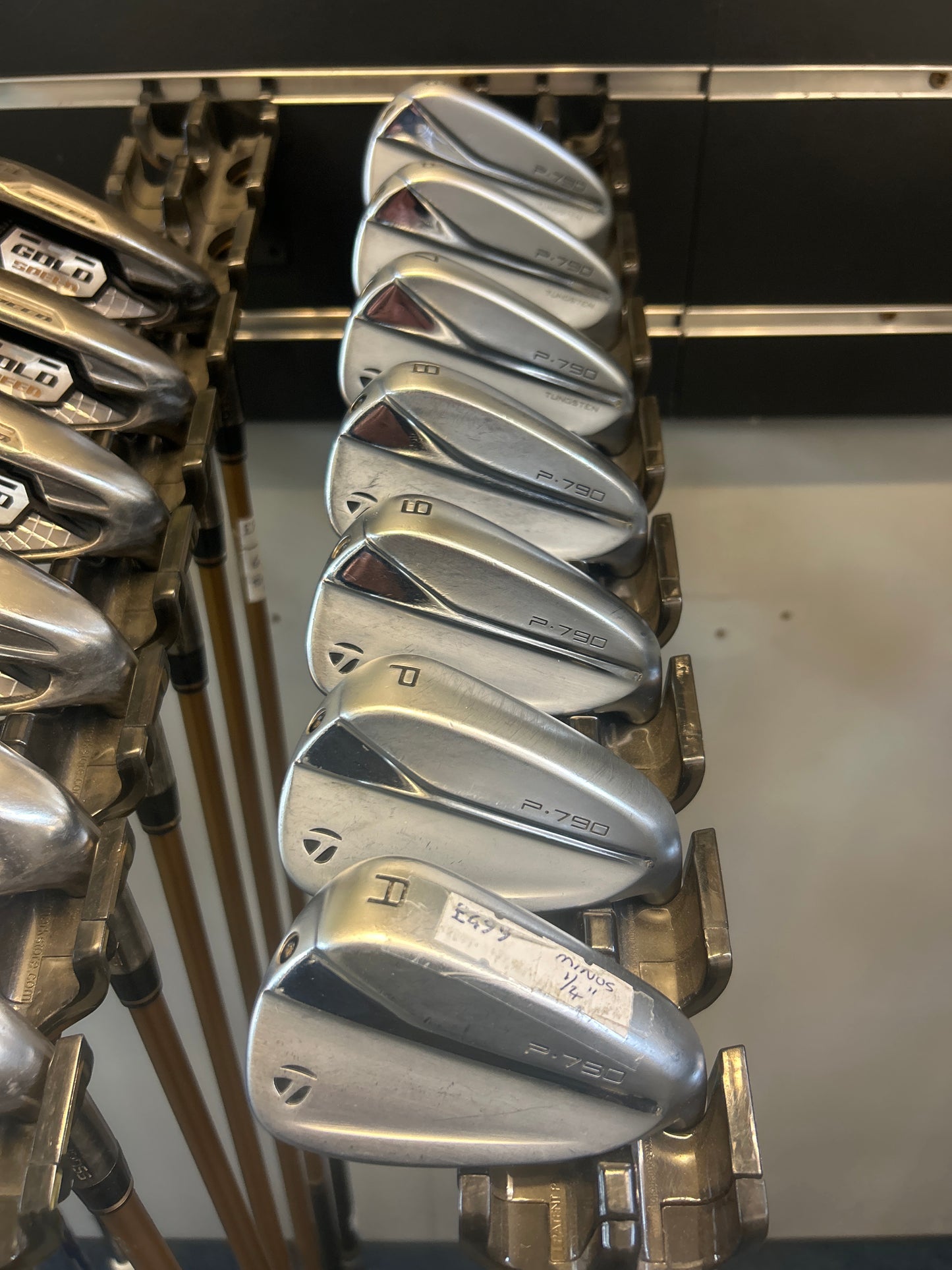 TaylorMade P790 (5–PW+GAP) (REGULAR GRAPHITE FLEX)