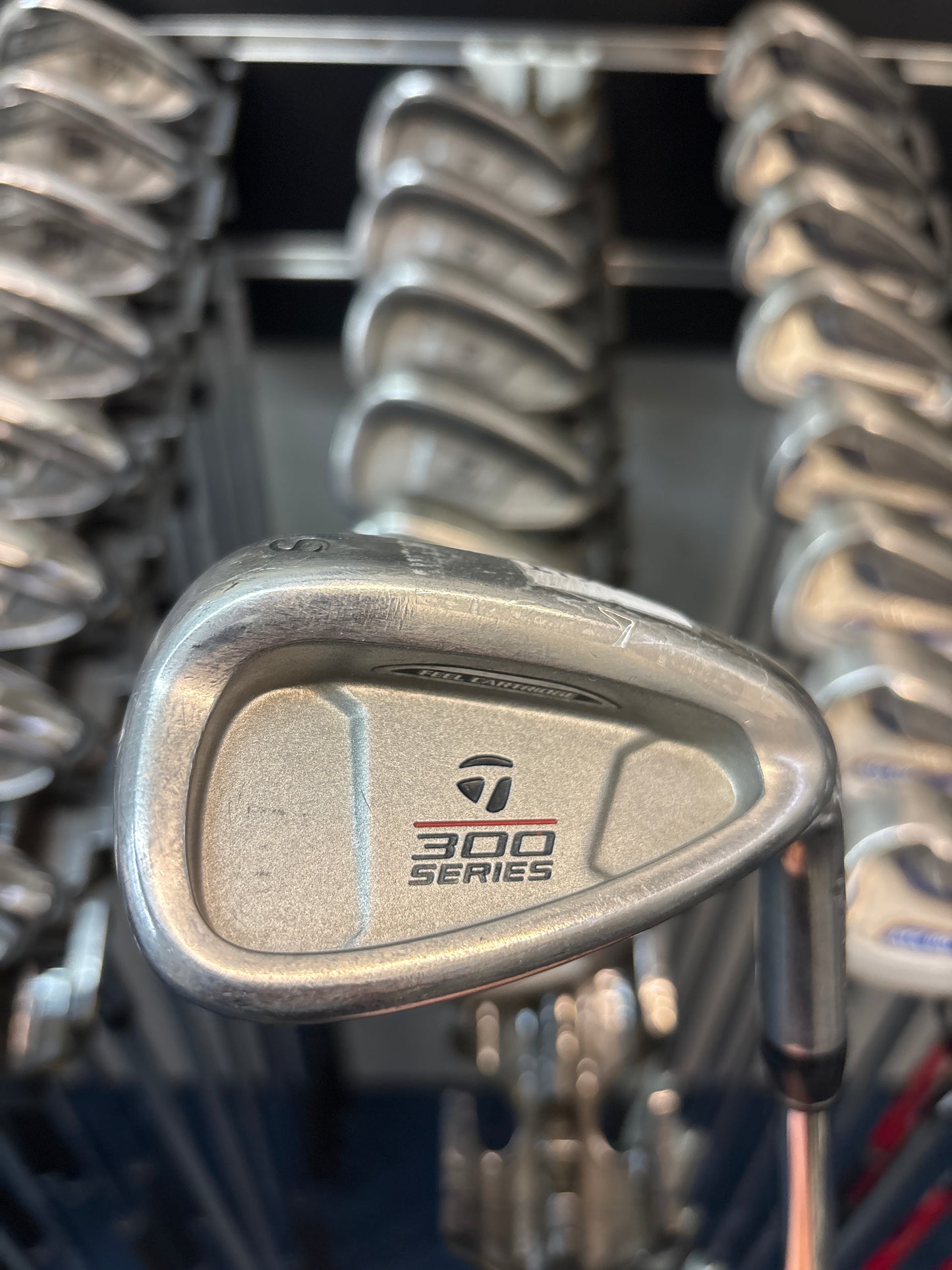 Taylormade 320 (4-PW) (+ 300 series SW) (Regular FLEX)