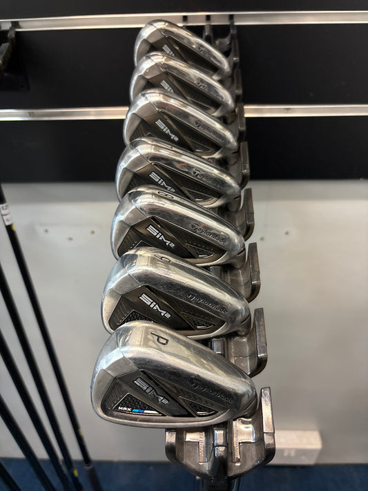 Taylormade SIM2 MAX (4-PW) (Regular FLEX)