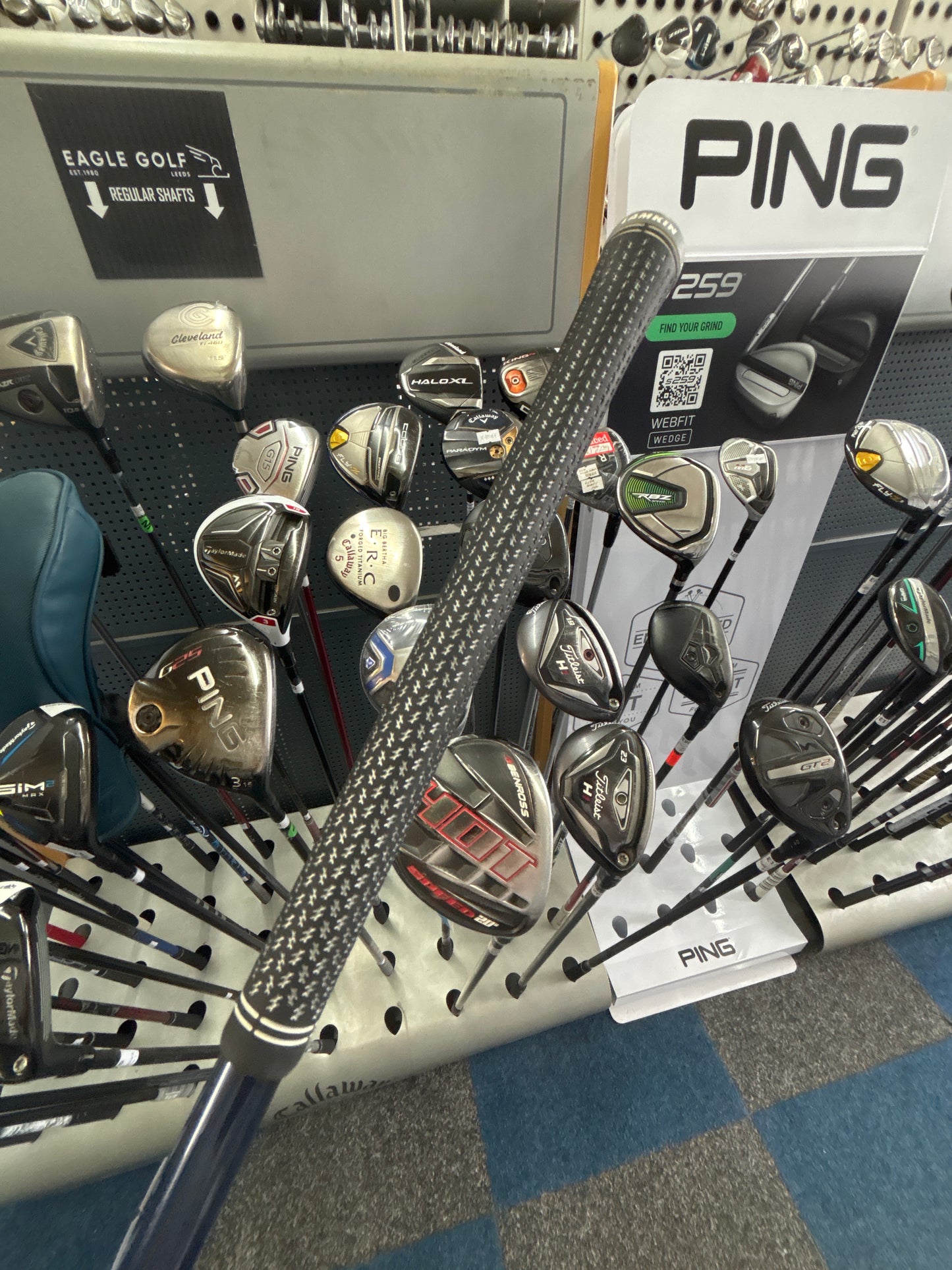 Taylormade SIM 2 Max/ 3 HYBIRD 19 DEGREE (REGULAR FLEX)