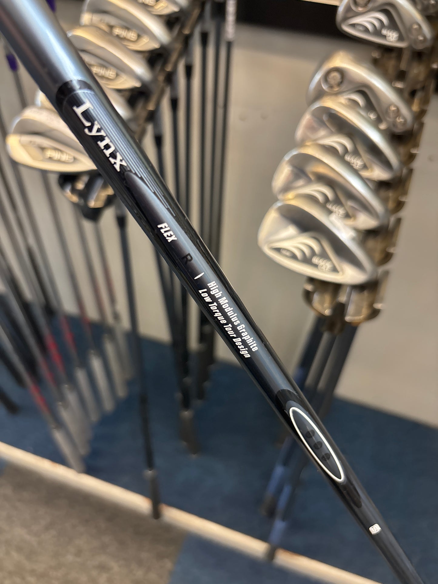 LYNX BLACK CAT (3-PW+SW) (REGULAR GRAPHITE FLEX)