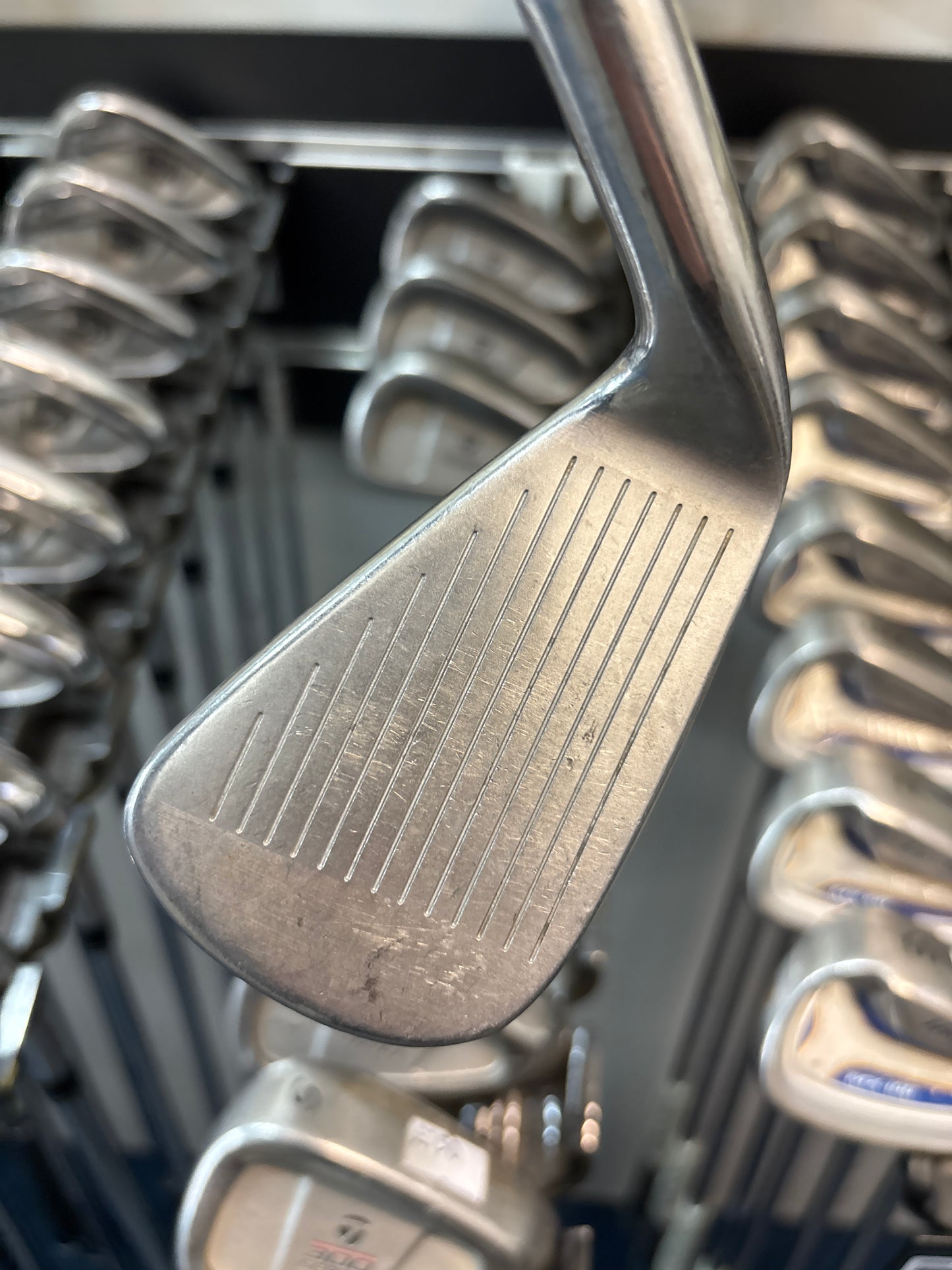 Taylormade 320 (4-PW) (+ 300 series SW) (Regular FLEX)