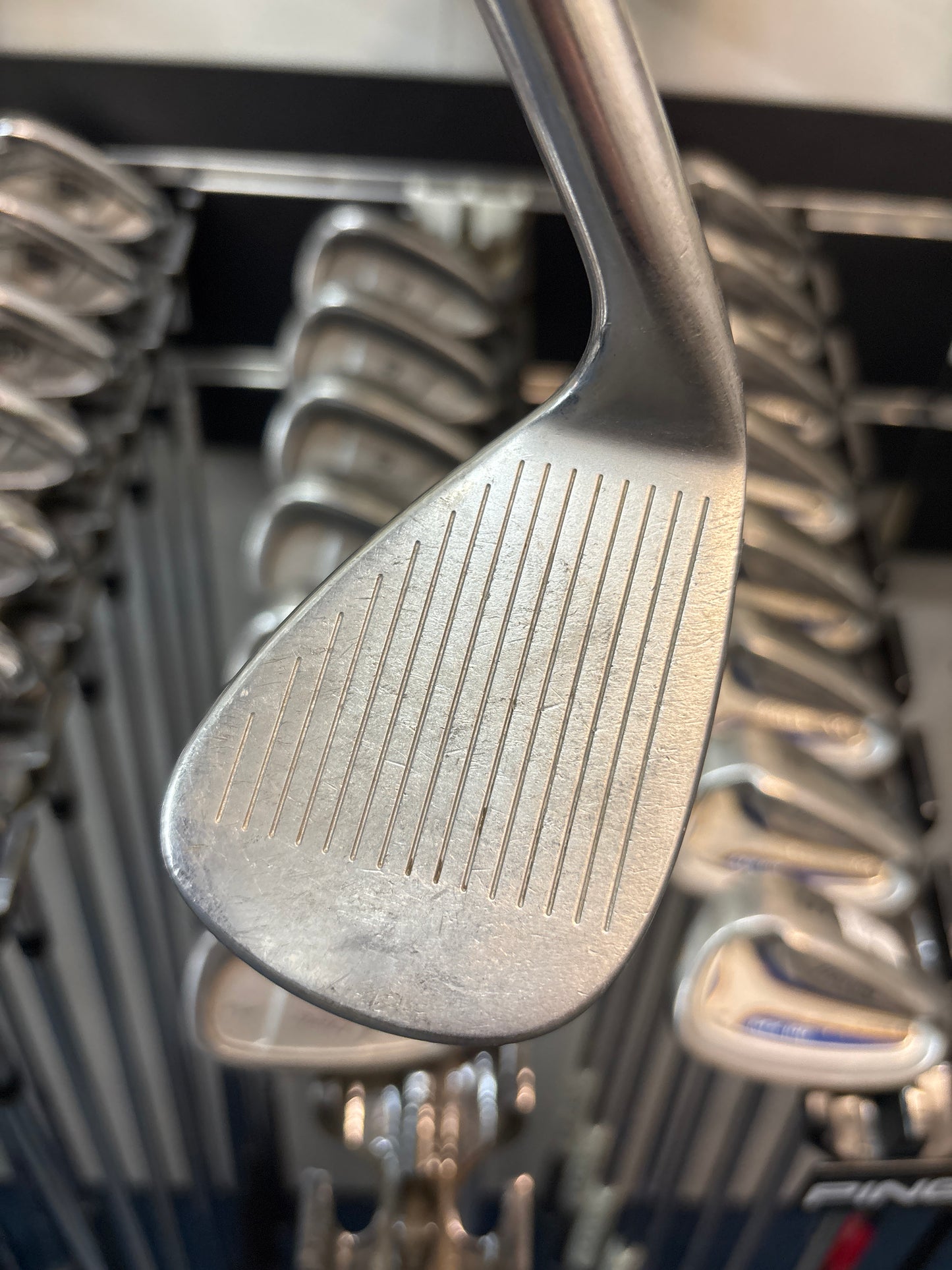 Taylormade 320 (4-PW) (+ 300 series SW) (Regular FLEX)