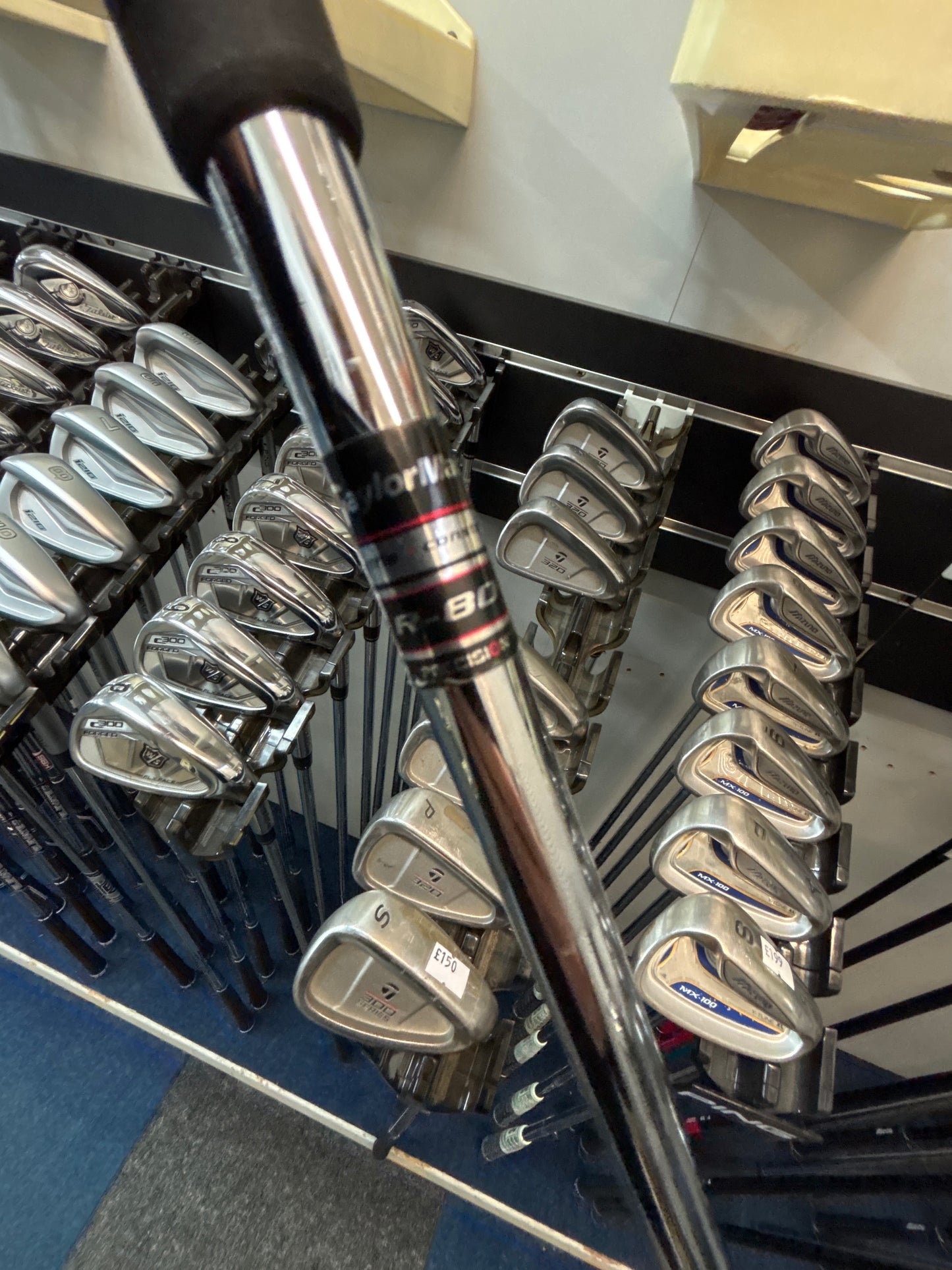 Taylormade 320 (4-PW) (+ 300 series SW) (Regular FLEX)