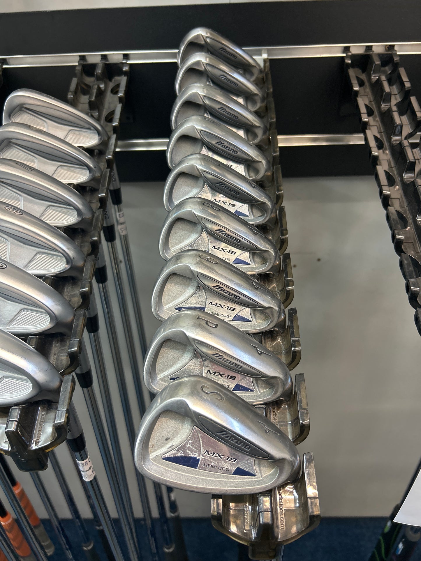 MIZUNO MX-19 (3-PW+SW, REGULAR FLEX)
