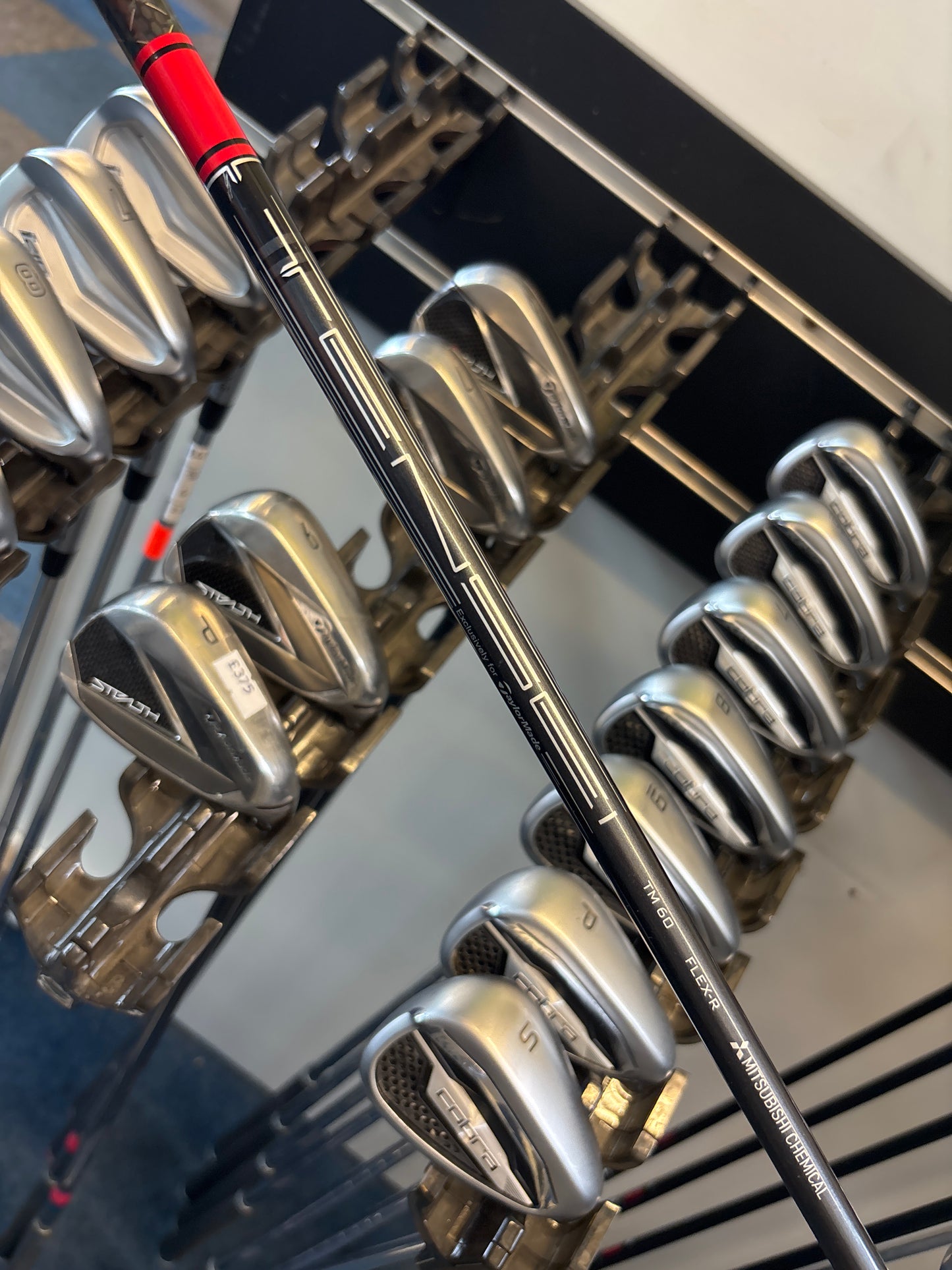 TaylorMade Stealth (6-PW) (REGULAR GRAPHITE FLEX)