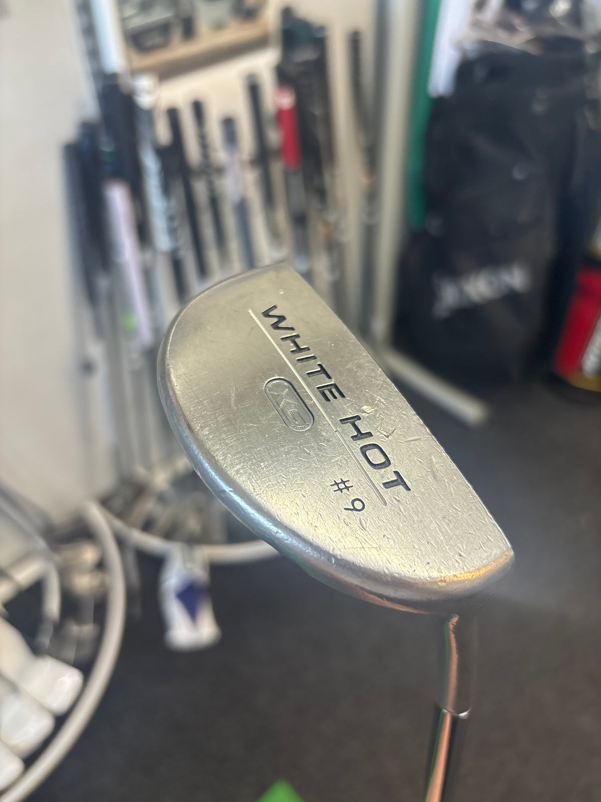 Odyssey White Hot XG #9 (34”)