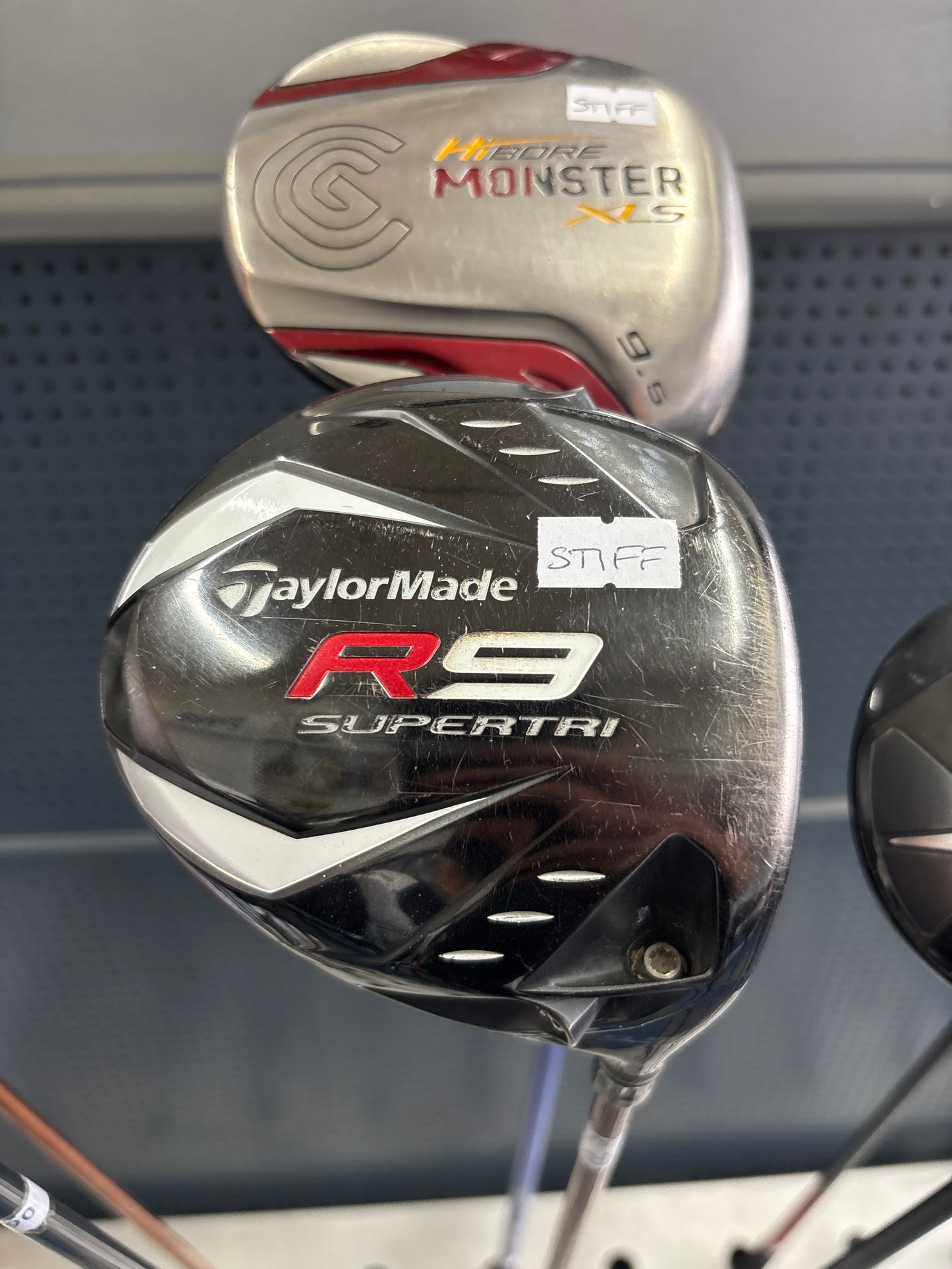 Taylormade R9 9.5 DEGREE SUPERTRI  (STIFF FLEX)